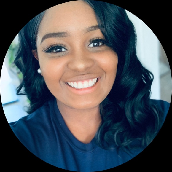Profile Picture of Chantal Wright (@channicole_) on Poshmark