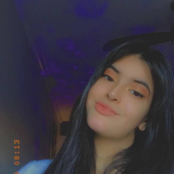 Profile Picture of Andrea Carrera (@andreacarrera) on Poshmark