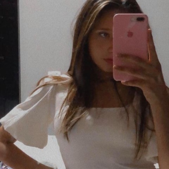 Profile Picture of Luna Pommier (@lunitapommier) on Poshmark