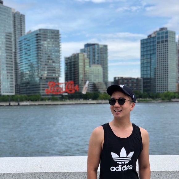 Profile Picture of Tom Saloom (@tomsalo) on Poshmark