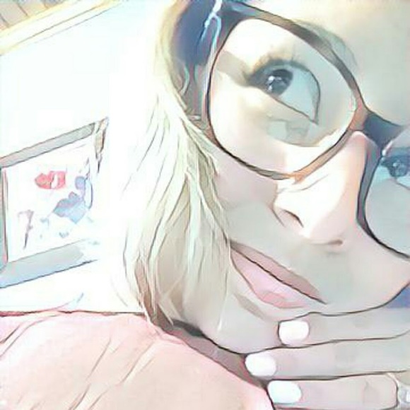 Viviana Cossio - Poshmark Profile Picture of Viviana Cossio (@vivicoss919) on Poshmark