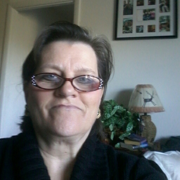 Profile Picture of Lynne Adams (@pets1958) on Poshmark