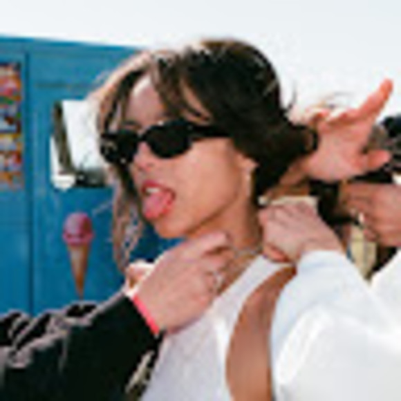 Profile Picture of Charlotte paige silver Silver (@csilver09) on Poshmark