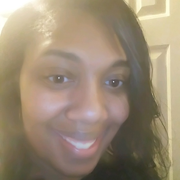 Profile Picture of Melody Horton (@mjen159) on Poshmark