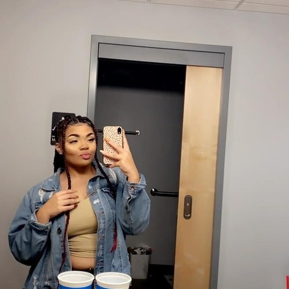 Profile Picture of Lynnique briana Pettis (@misss_lynn) on Poshmark