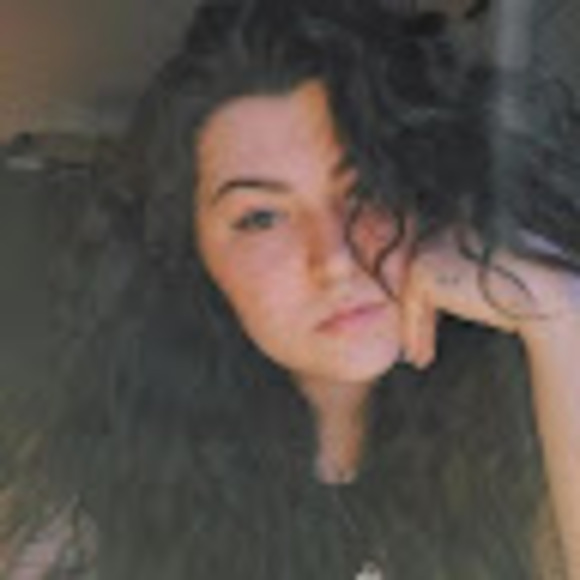 Profile Picture of Shayna Sinski (@shaynasinski) on Poshmark