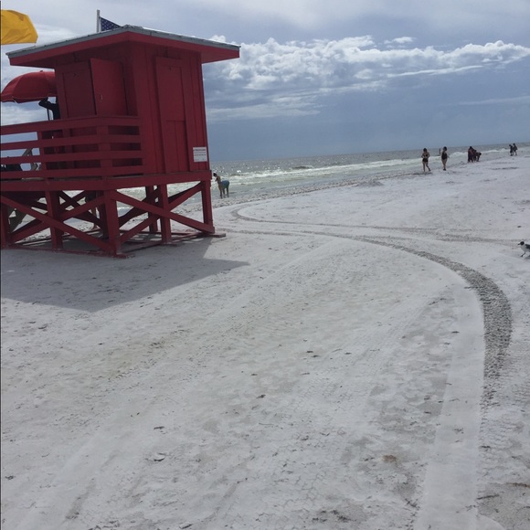 Profile Picture of Lalauren Unterberger (@lalauren264) on Poshmark