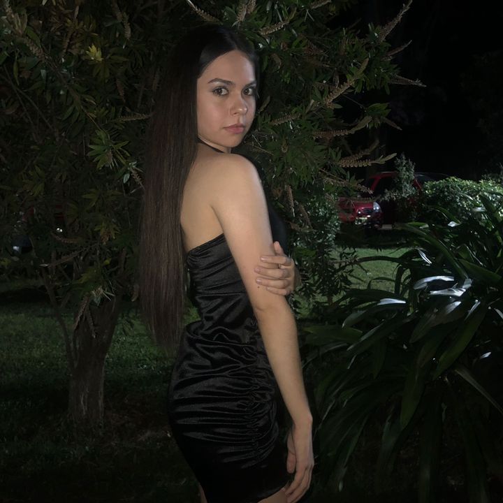 Profile Picture of Cande Giles (@candegiles2) on Tiktok