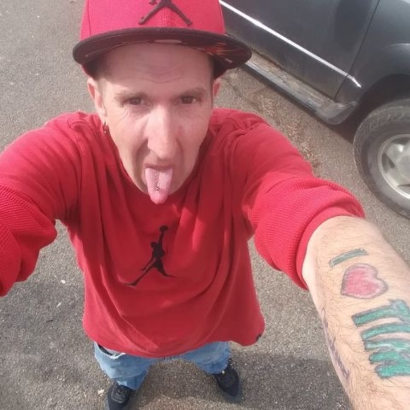 Profile Picture of Billy Vanorden (@butchloveskim) on Poshmark