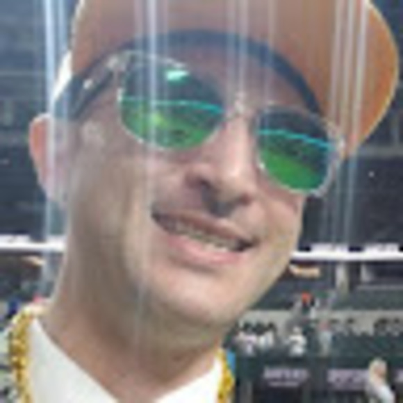 Profile Picture of David Loewenstein (@moneymandave) on Poshmark