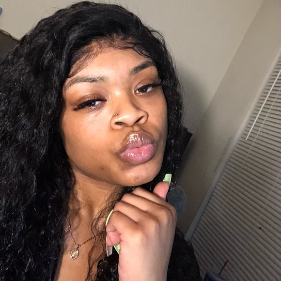 Profile Picture of Cadayzra Cutliff (@cadayzram) on Poshmark