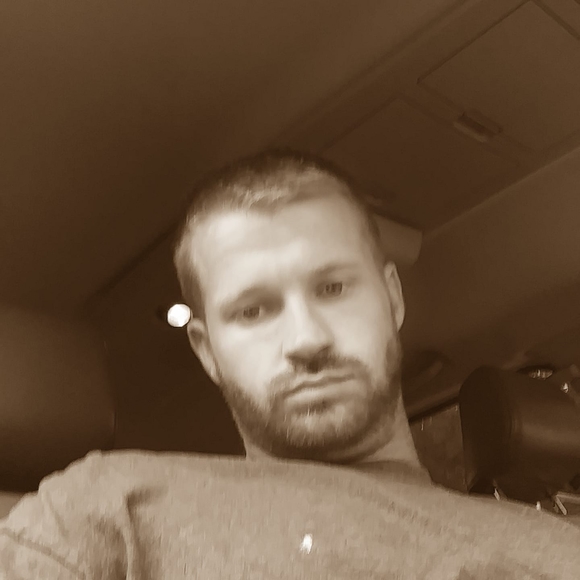 Profile Picture of Chris Baxley (@chrisbaxley87) on Poshmark