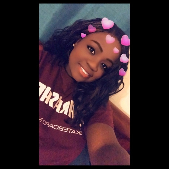 Profile Picture of Kimone Mccray (@kimonemc) on Poshmark