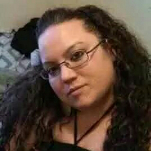 Profile Picture of Amanda Trask (@atrask82) on Poshmark