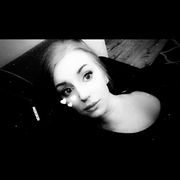 Profile Picture of Taylor Vanduser (@taylorvanduser) on Poshmark