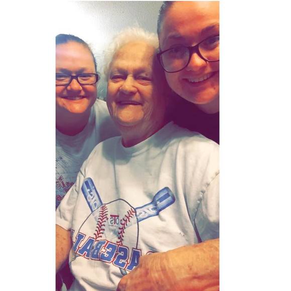 Taylor Shultz - Poshmark Profile Picture of Taylor Shultz (@taylor3293) on Poshmark