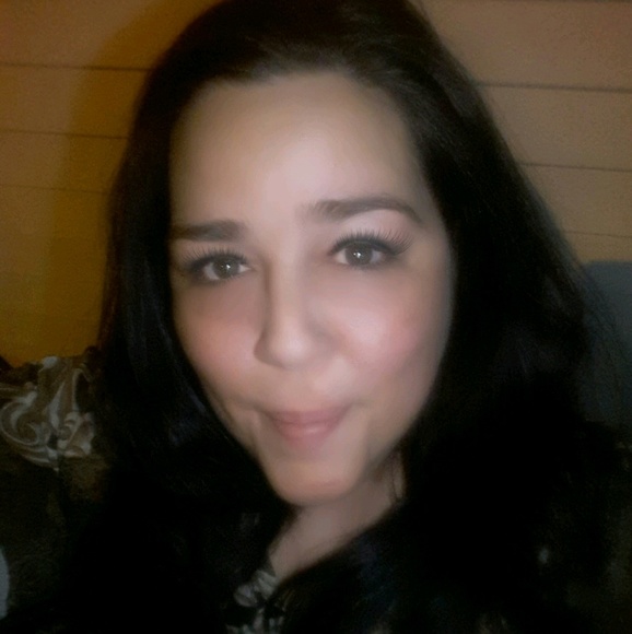 Profile Picture of Giselle Gispert (@gisellegispert) on Poshmark