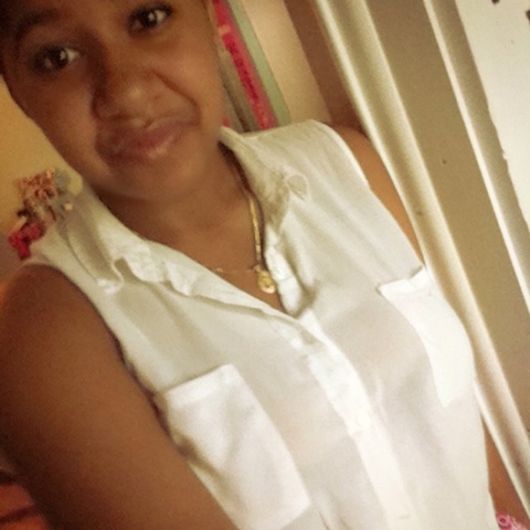 Profile Picture of Clarissa Gonzalez (@xo_clarissaa) on Poshmark