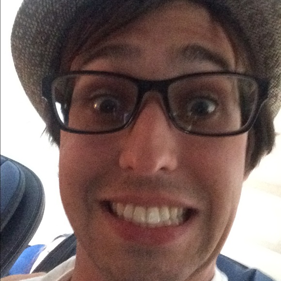 Profile Picture of Andrew Willoughby (@afw823) on Poshmark