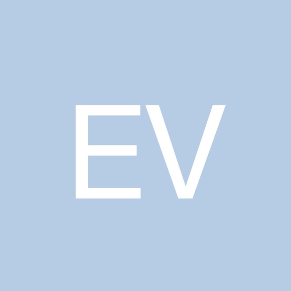 Profile Picture of Emilee Vanderploeg (@emileevanderplo) on Poshmark