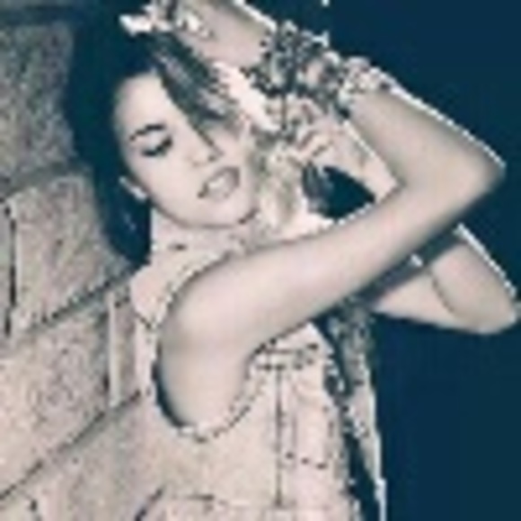 Profile Picture of Melody Wright (@_mellyrose1218) on Poshmark