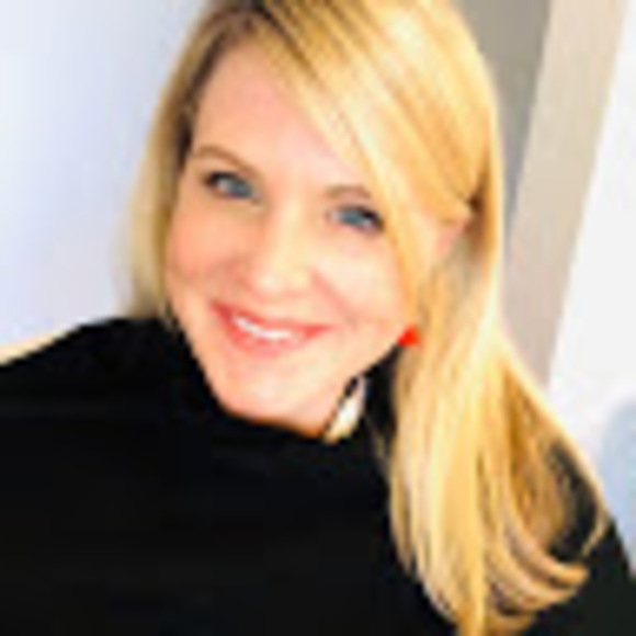 Profile Picture of Mandie Nimitz (@mandienimitz) on Poshmark
