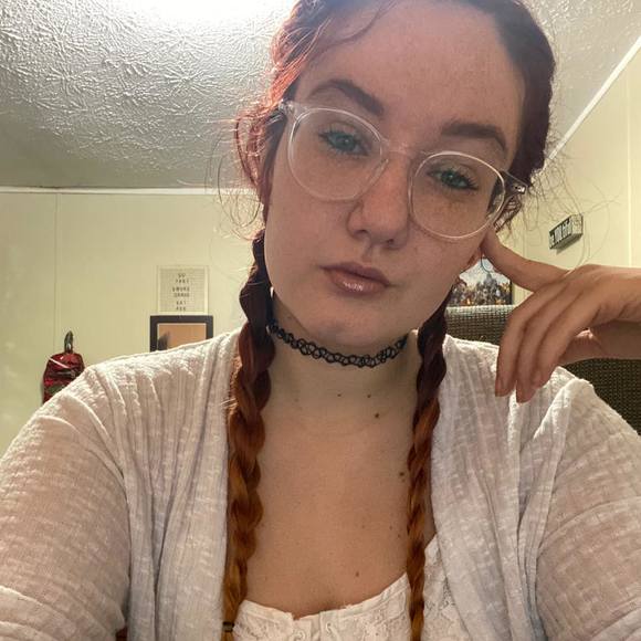 Profile Picture of Taylor Wernette (@tadertots) on Poshmark