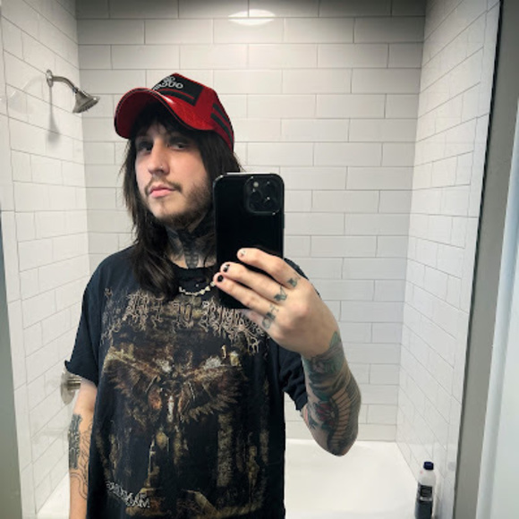 Profile Picture of Austin Ray (@austinrayhair) on Poshmark
