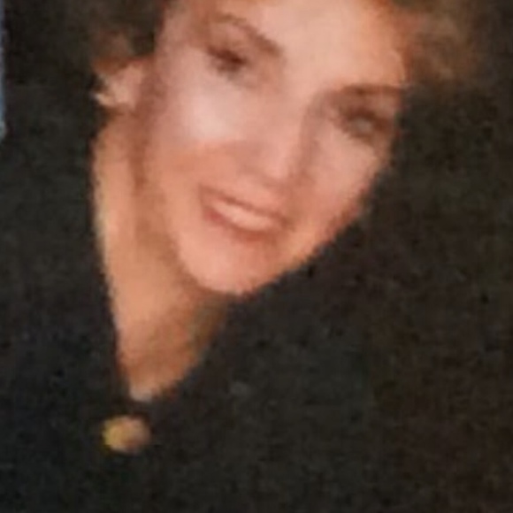 Profile Picture of Cindy Sallows (@ndylu) on Poshmark