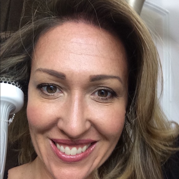 Profile Picture of Cristy Holmes (@cristyholmes) on Poshmark