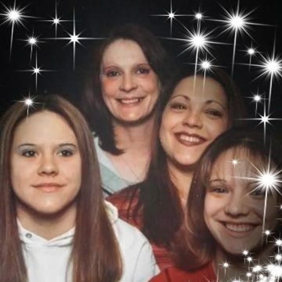 Profile Picture of Elizabeth Pauker (@memaw1960) on Poshmark