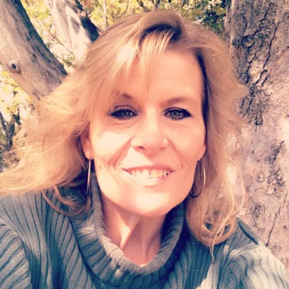 Profile Picture of Debbie Sortor (@debbie_sortor) on Poshmark