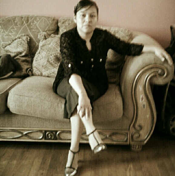 Profile Picture of Rosu Bravo (@rositabravo) on Poshmark