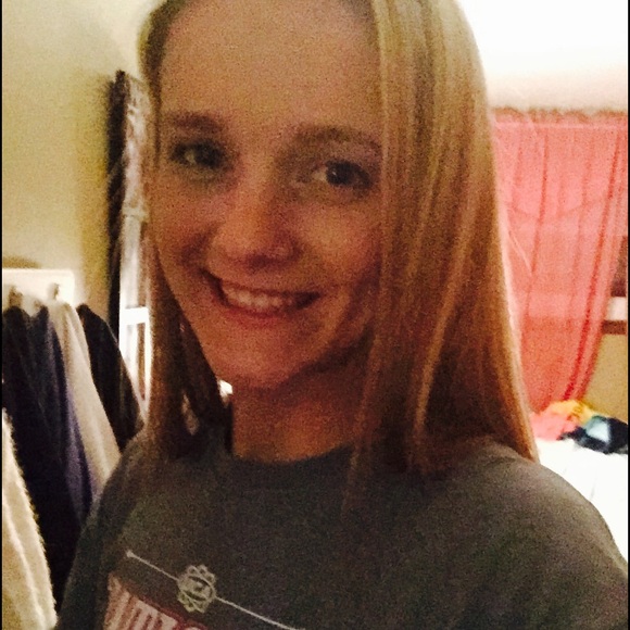 Profile Picture of Brianne Murphy (@bri223) on Poshmark