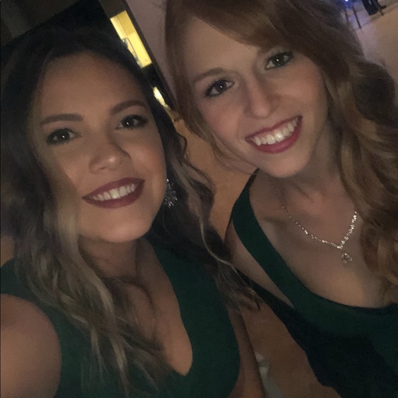 Profile Picture of Asheley Tanzi (@asheleytanzi) on Poshmark