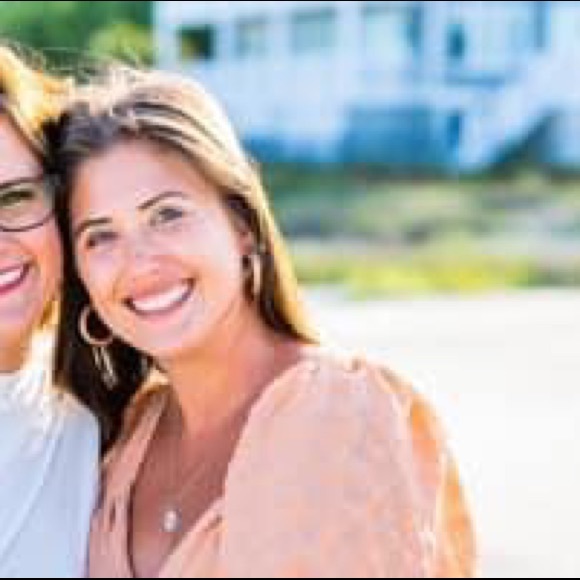 Profile Picture of Nina Hussing (@ninahussing) on Poshmark