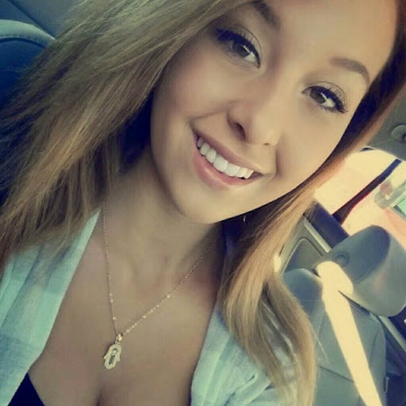Profile Picture of Britney Walls (@britneywalls) on Poshmark