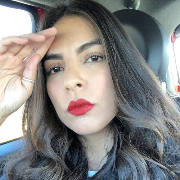 Profile Picture of Anilef Longoria (@anileflongoria) on Poshmark