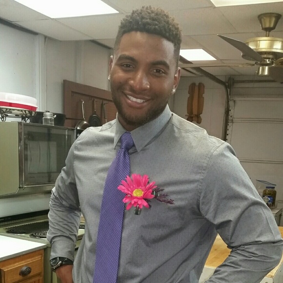 Profile Picture of Peter Brooks (@peteyb90) on Poshmark