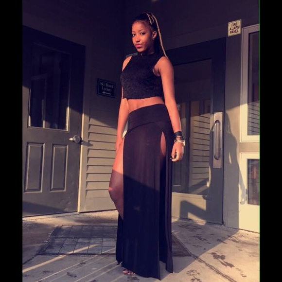 Profile Picture of Daniela Tavares (@daniela_tavares) on Poshmark