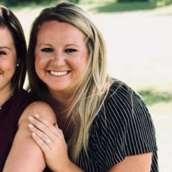 Profile Picture of Christen Vannostrand (@cvanno2174) on Poshmark