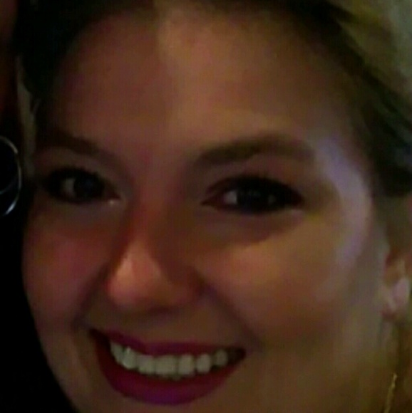 Profile Picture of Mary Linsinbigler (@elba100222) on Poshmark