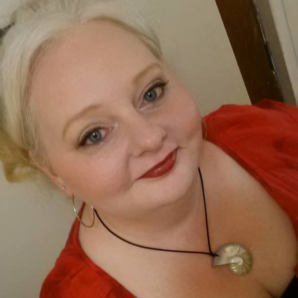 Profile Picture of Emily Borman (@emilyeborman) on Poshmark