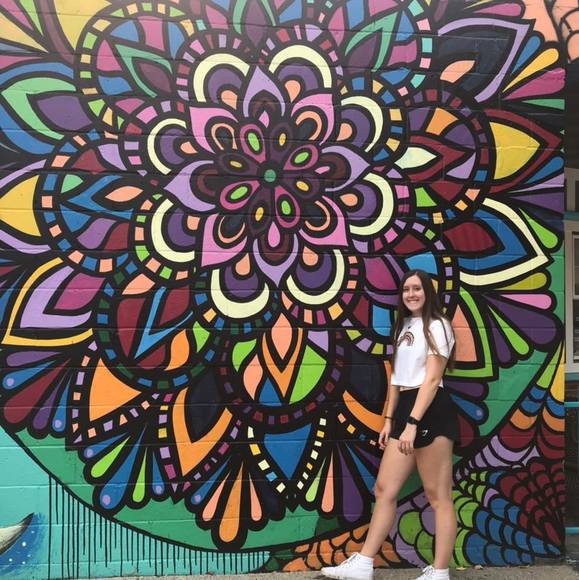 Profile Picture of Allyssa Reid (@allyssareid) on Poshmark