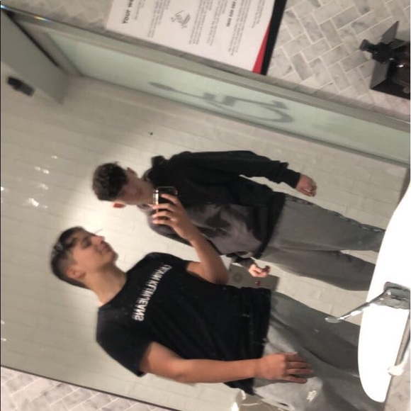 Profile Picture of Tom Murray (@tom18) on Poshmark