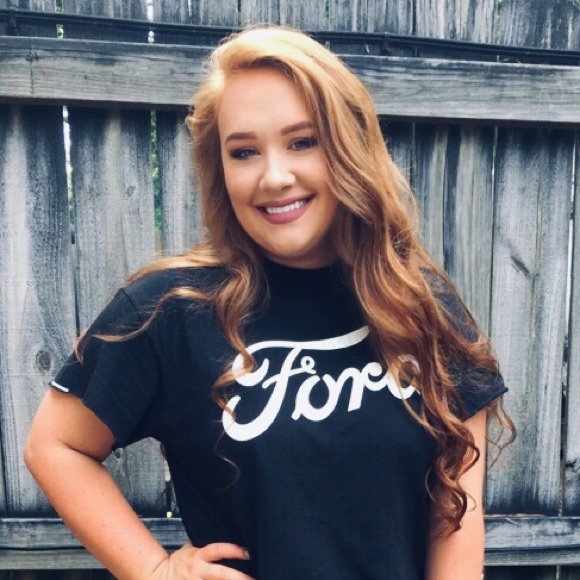 Profile Picture of Olivia Neal (@ohhkayyinn14) on Poshmark