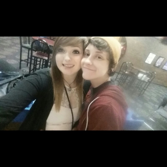 Heather Gee - Poshmark Profile Picture of Heather Gee (@skullclutch) on Poshmark