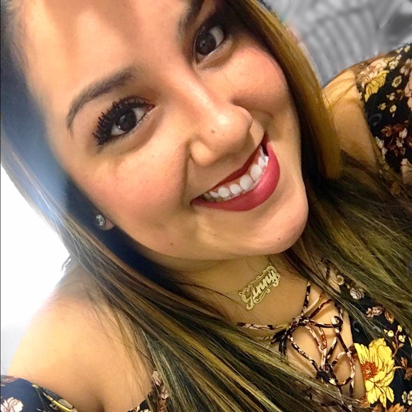 Profile Picture of Ginny Orue (@ginnyo31) on Poshmark