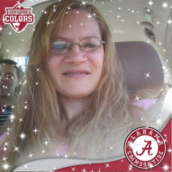 Profile Picture of Nicki Thornton-arcond (@nicki1213) on Poshmark