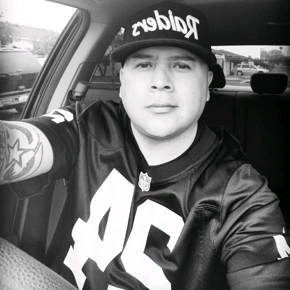 Profile Picture of Chris Huerta (@chris_huerta) on Poshmark